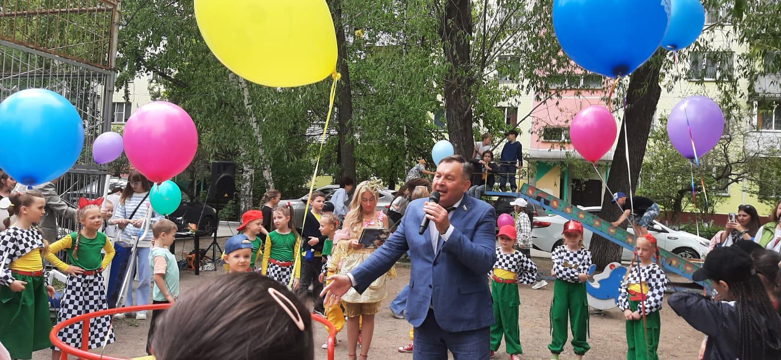 Фото «Лето — это период активного возрастания»: в Новосибирске продолжаются детские праздники к Дню защиты детей 4